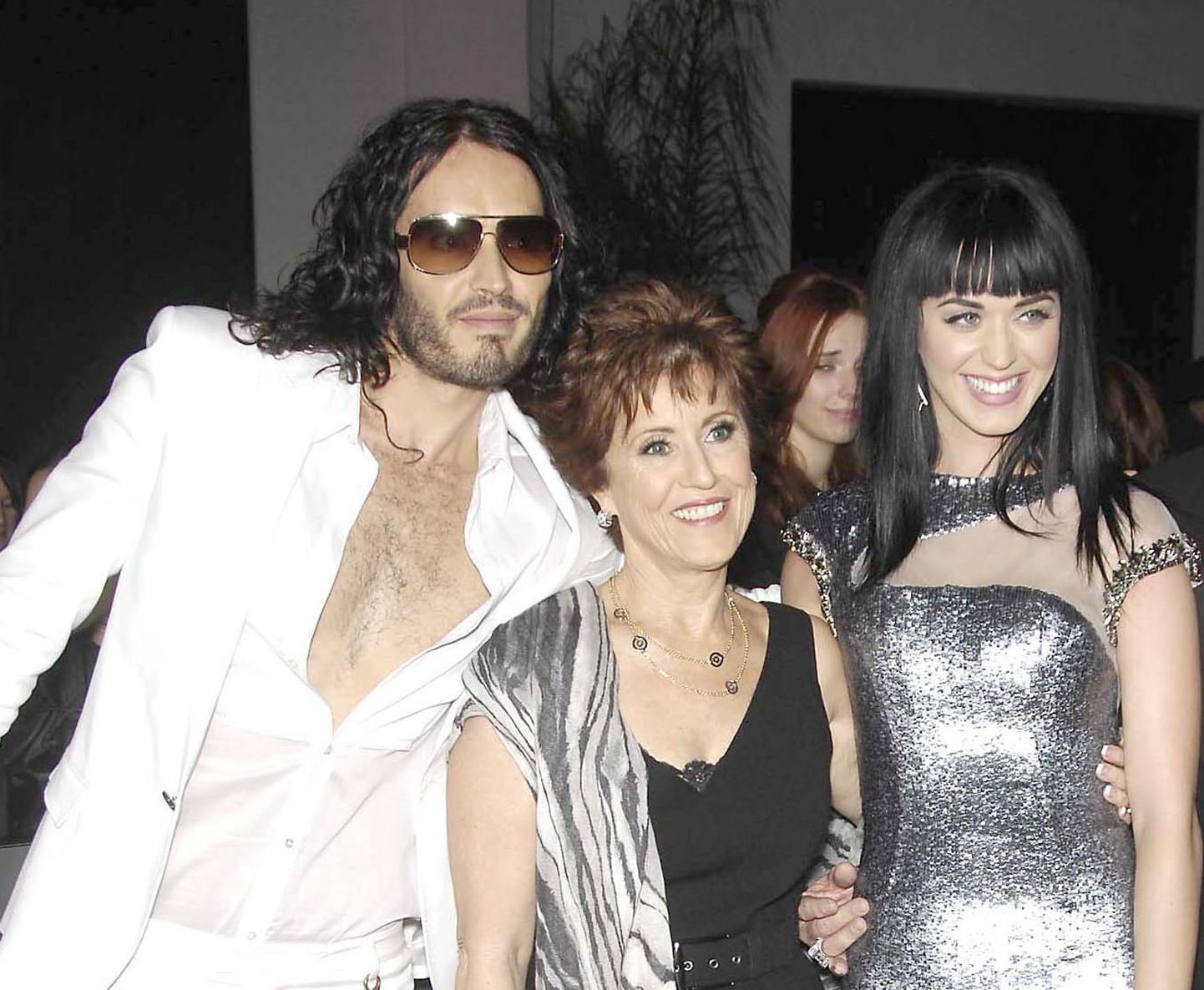 Russell Brand poseerib koos tulevase ämma Mary Perry ja tulevase naise Katy Perryga
