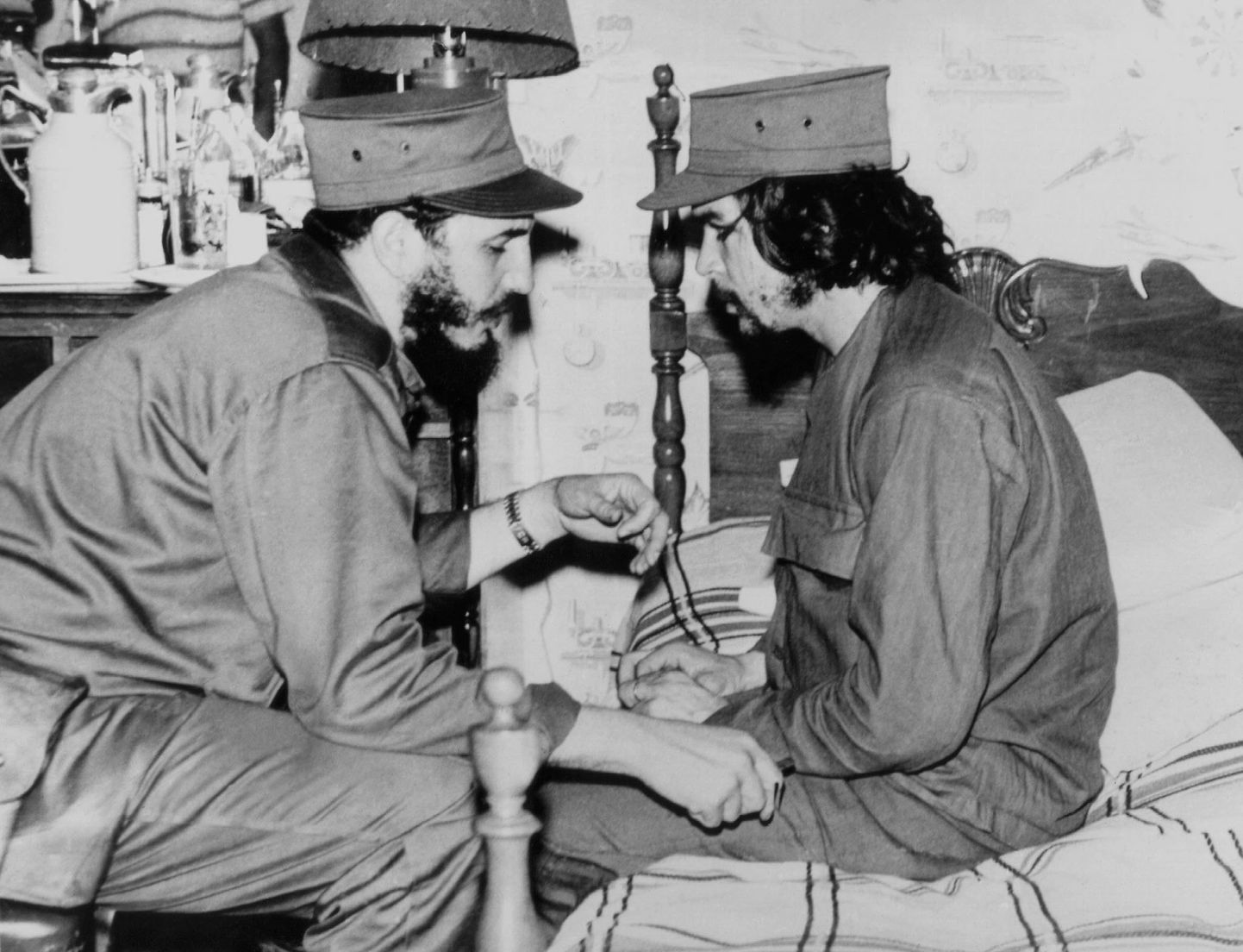 Aasta 1959: 33-aastane Fidel Castro ja  31-aastane Ernesto Che Guevara kohtumas Havannas.