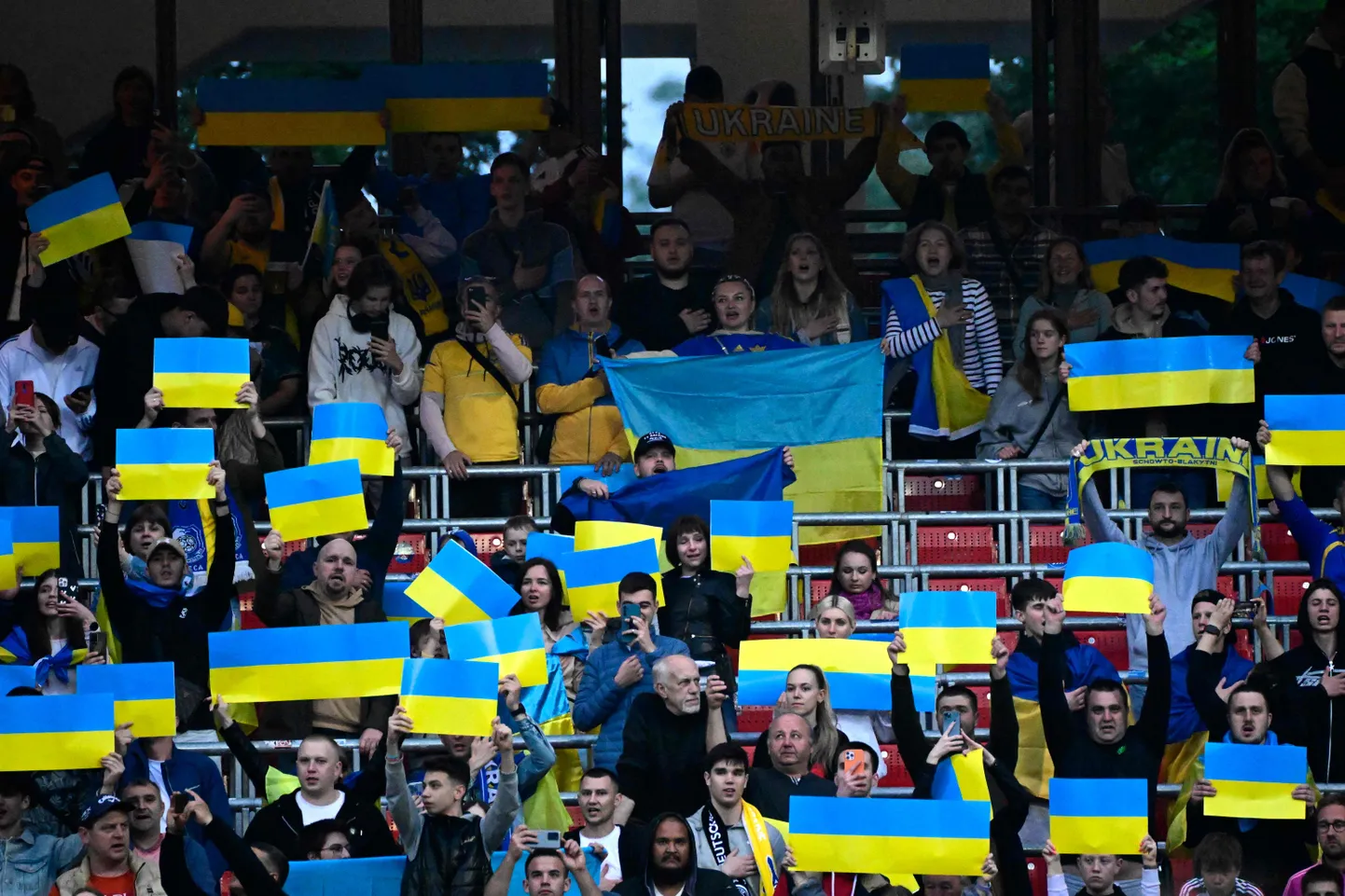 Ukrainas futbola atbalstītāji.