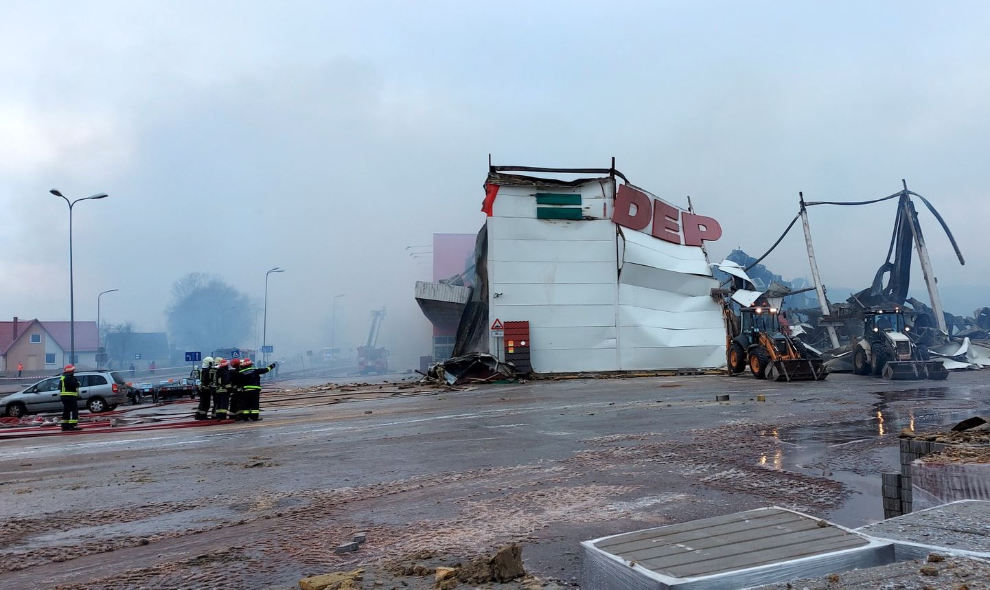 В Резекне сгорел магазин "Depo" площадью 13,5 тыс. квадратных метров