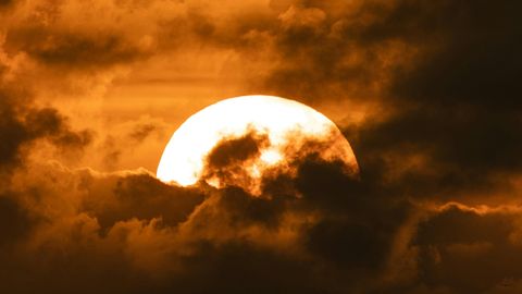 NÄDALAPROGNOOS ⟩ Nädala keskpaik võib kujuneda ohtlikuks: ettevaatust liikluses ja sõnades!