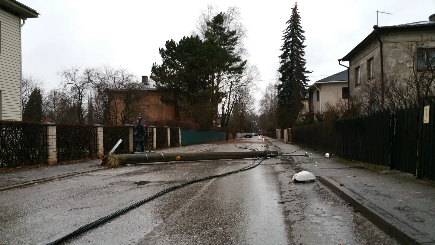 Koidula tänav Tartus on elektrita ja läbimatu.