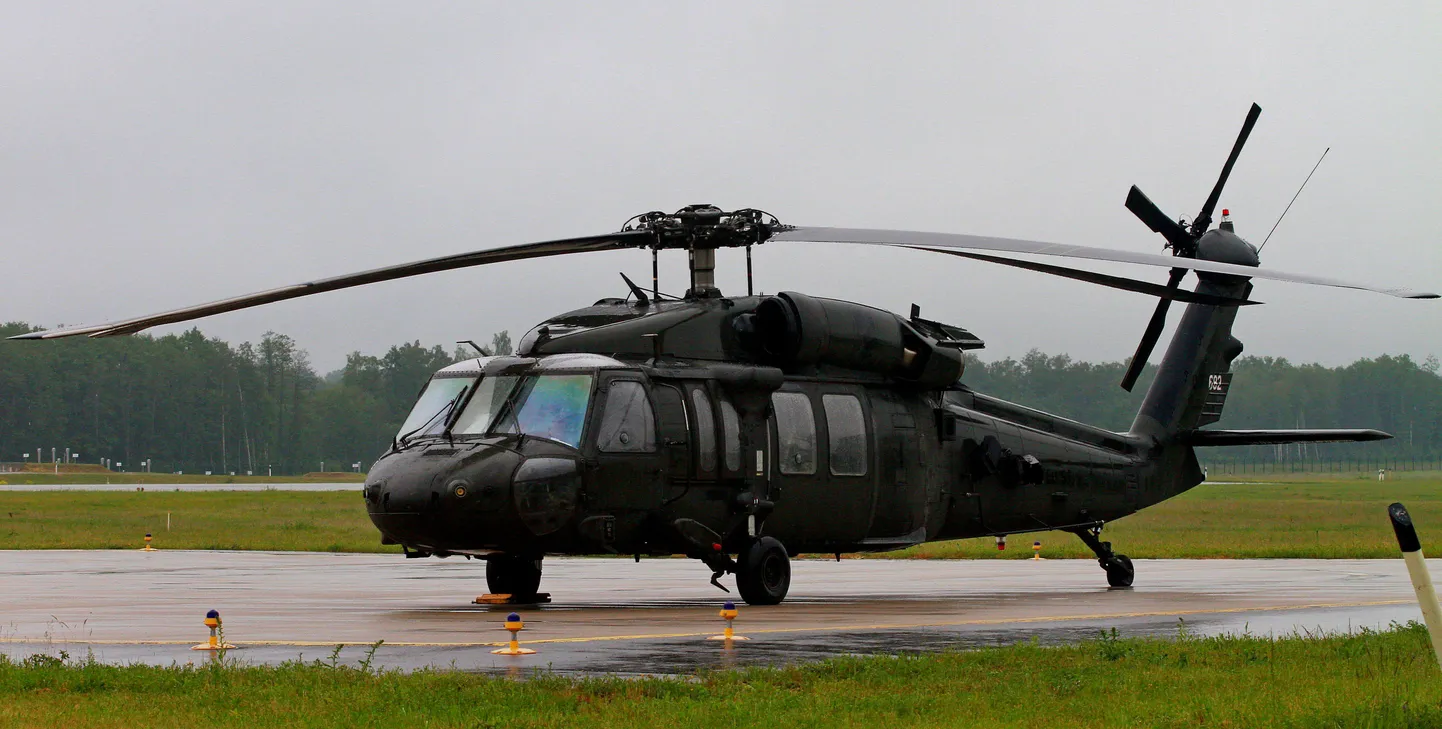 Black Hawki helikopterid Ämari lennubaasis.