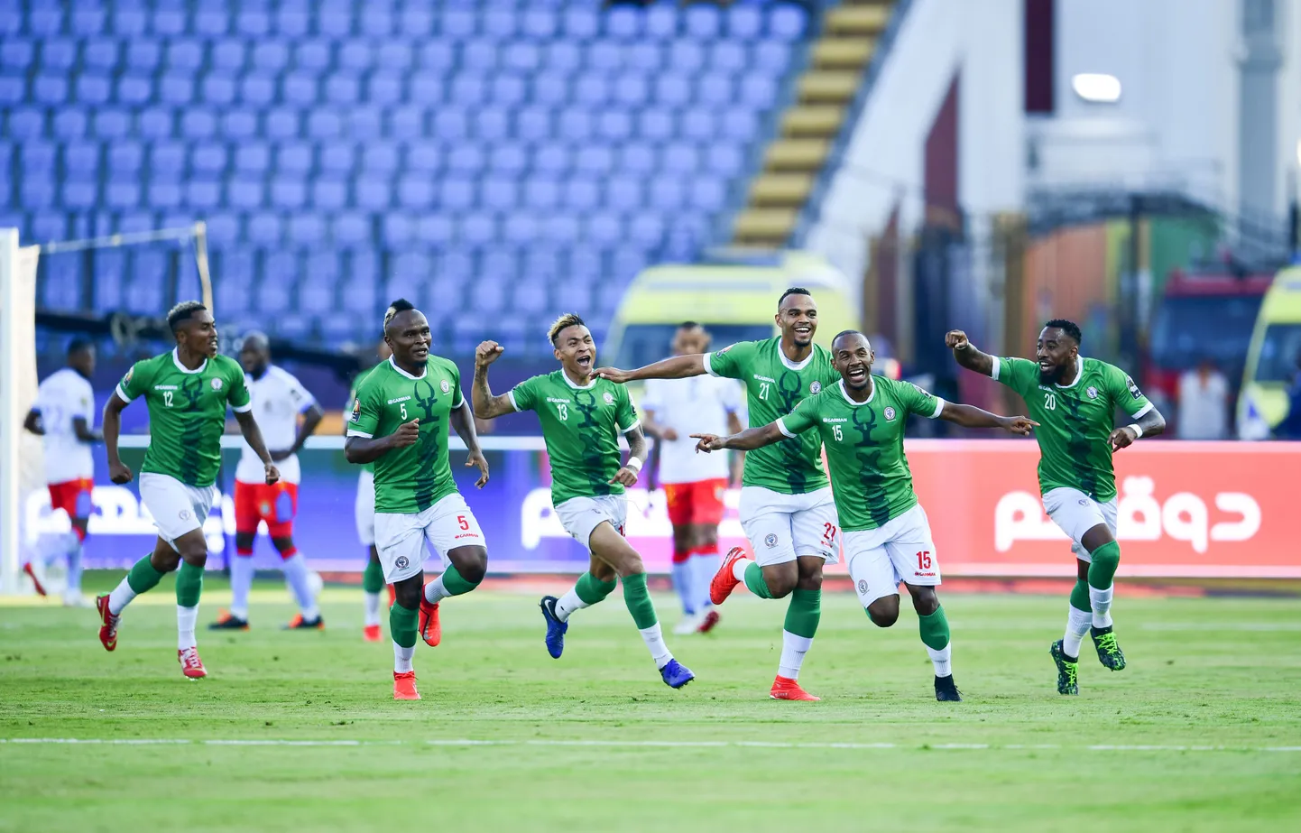 Madagaskar 1/16-finaali võitu tähistamas.