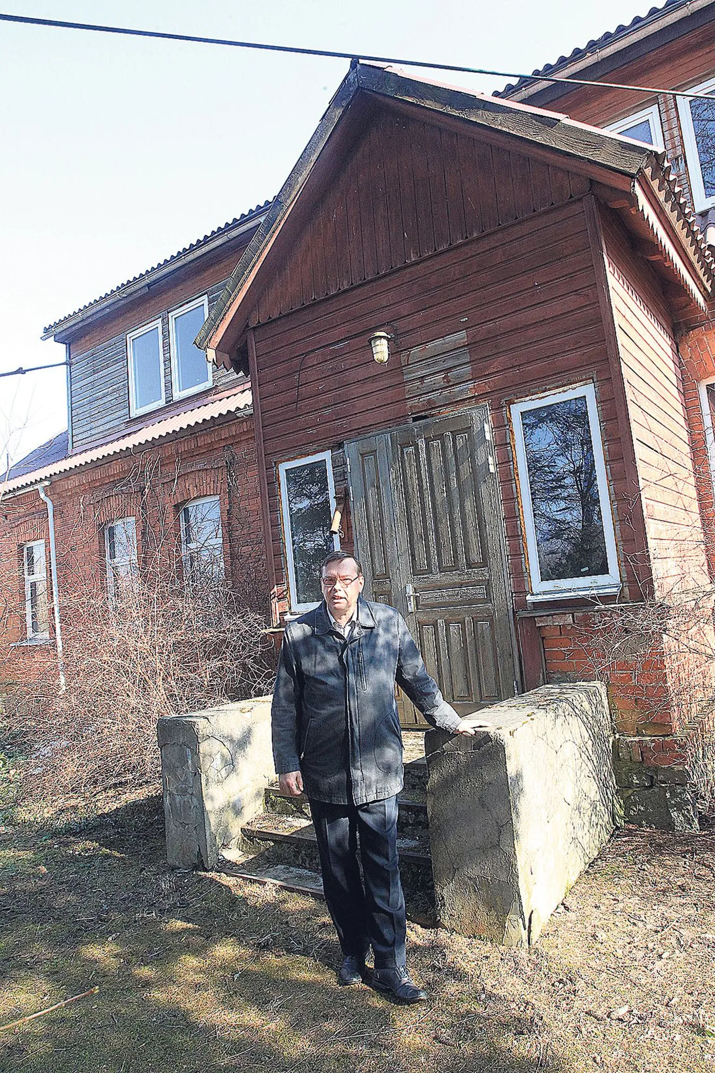 Laeva valla­­vanem Koit Prants ütles, et vana vallamaja esimesele korrusel 
tulevad liikumisraskustega inimestele kaks elamist, teisele korrusele tehakse seitse ühetoalist korterit tervete jalgadega üürnikele.