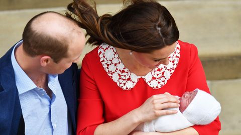 Video: miks kandis hertsoginna Catherine pärast poja sündi kleiti, mis oli nagu õudusfilmist «Rosemary's Baby»?