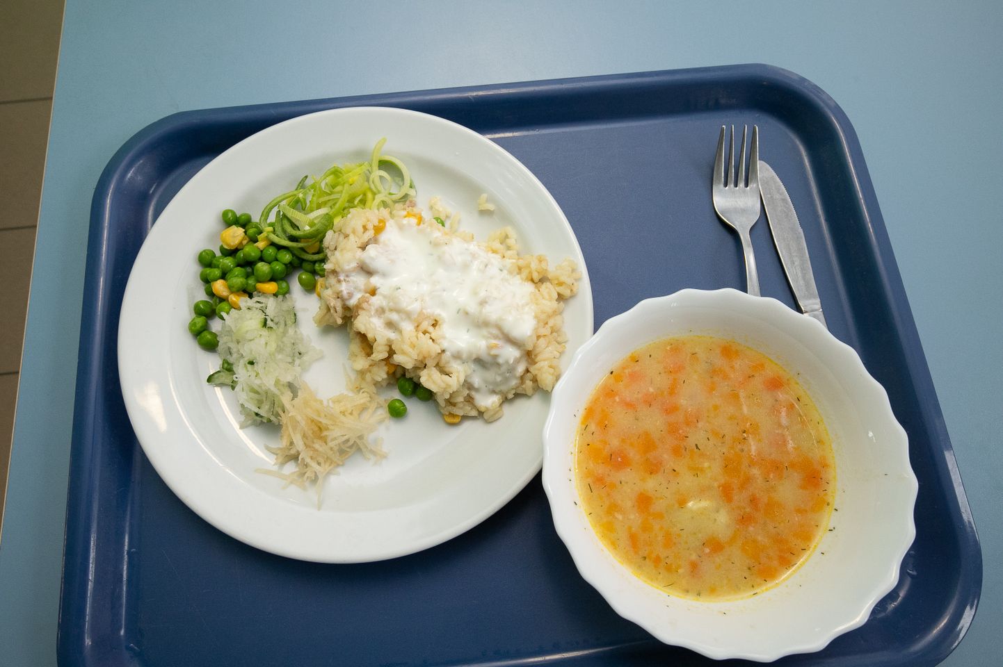 Oktoobri alguses toimus avatud koolisööklate nädal, et peale õpilaste saaksid ka teised toitu maitsma tulla. Pildil on kanarisoto ja lõhesupp.