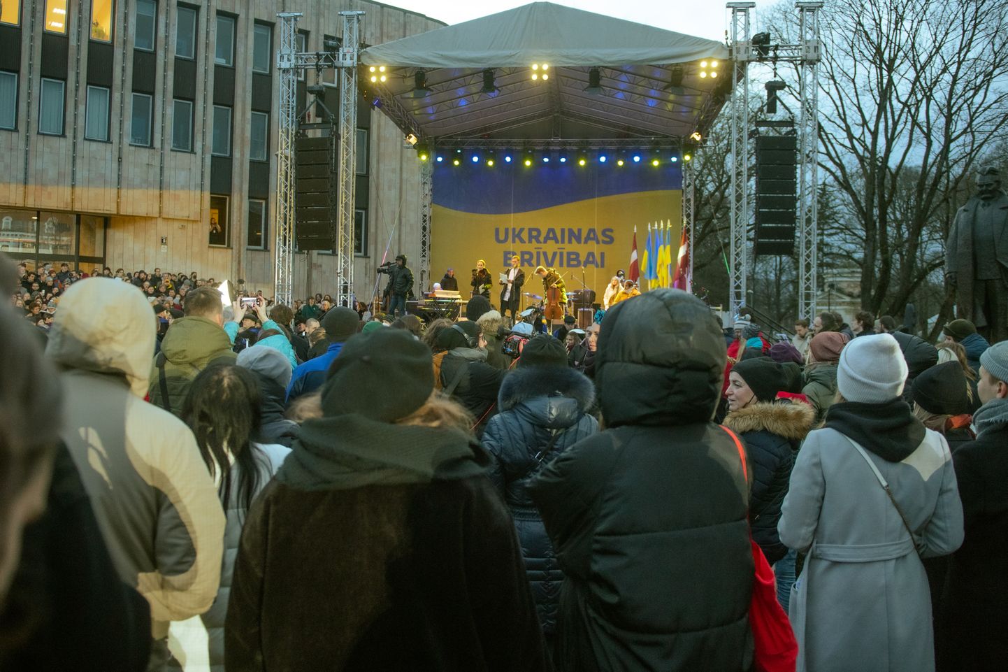 Концерт латвийских музыкантов в поддержку Украины у Дома конгрессов