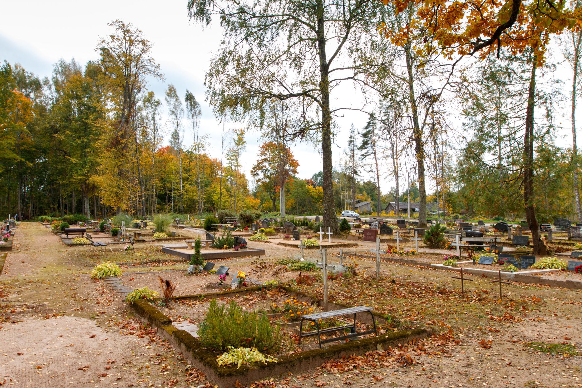 Karula kalmistu, mille leiab samuti teenindatavate kalmistute nimekirjast.