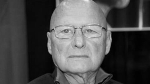 Miris aktieris Džeimss Tolkans