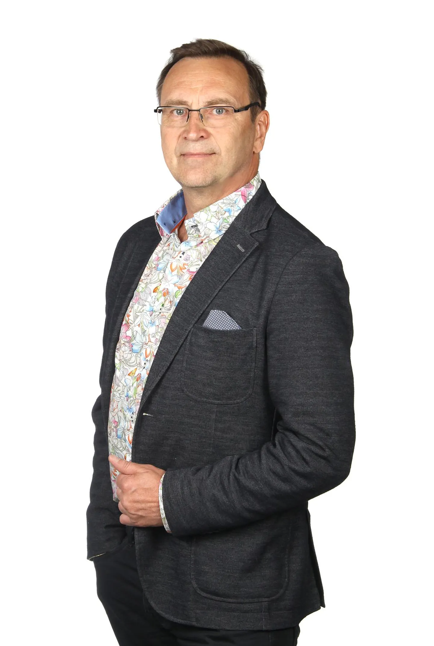 Pärnu linnavolikogu liige Jüri Lebedev küsib: miks ei lastud korralikult ette valmistatud materjaliga arendajat komisjonis teisele ringile?