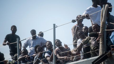 В Испанию прорвались сотни мигрантов из Марокко