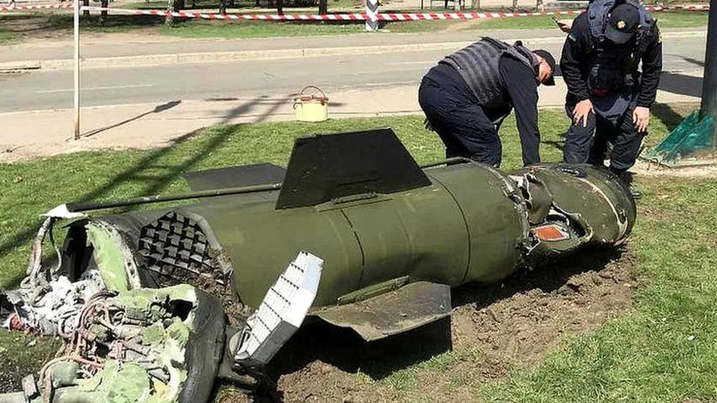 Многие международные эксперты сходятся в том, что по Краматорску была выпущена ракета с кассетным боеприпасом