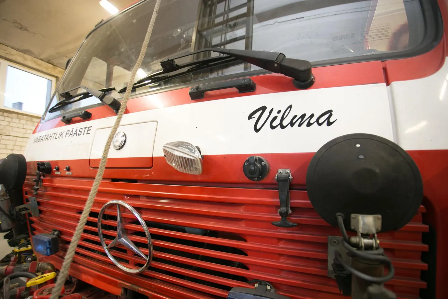 Aasukalda priitahtliku päästekomando senine päästeauto Vilma sai omale kaaslaseks Mörru-Vilve.