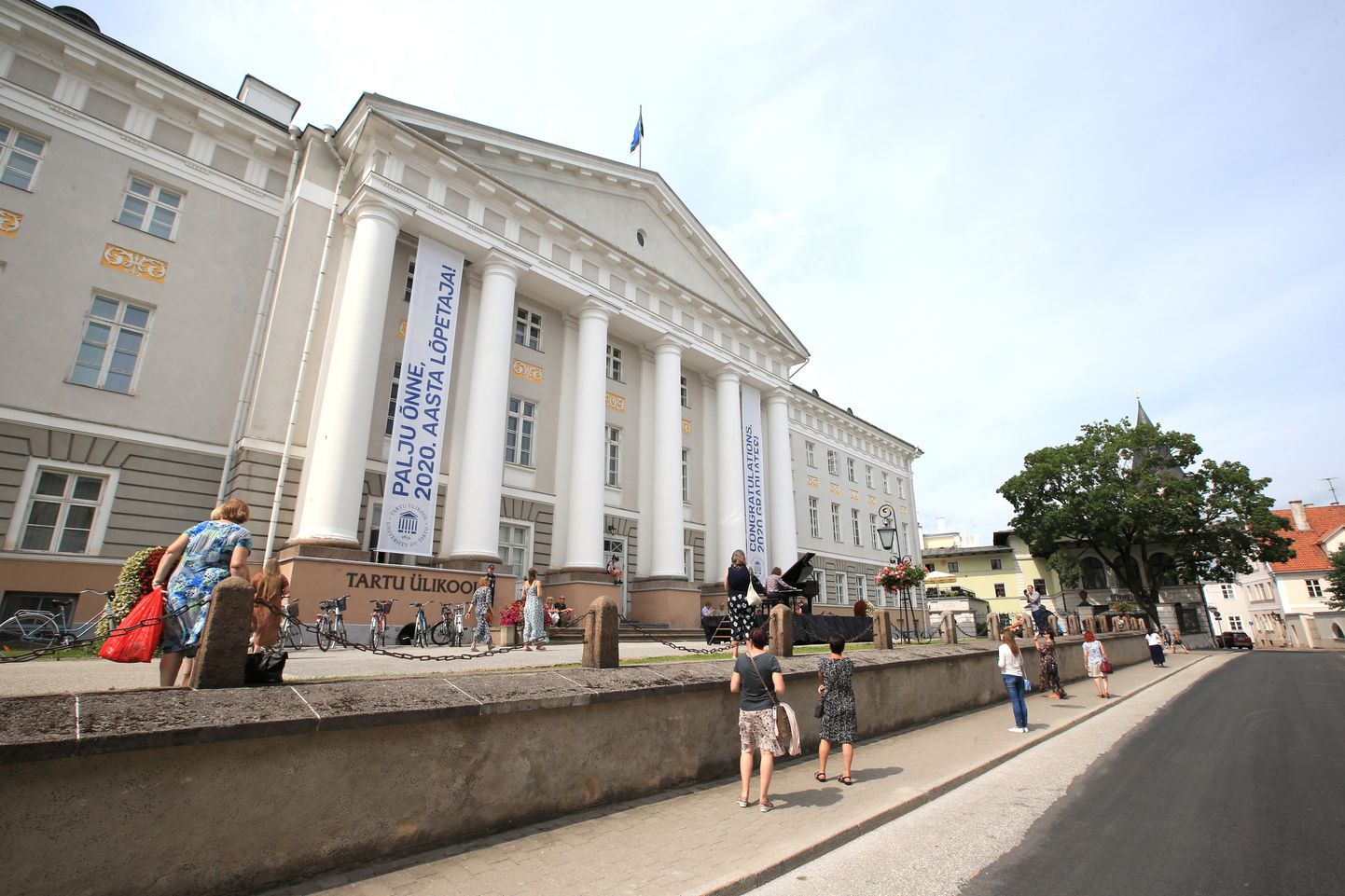 Seoses Tartu Ülikooli õppeaasta avamisega suletakse esmaspäeval, 31. augustil kell 7.00-10.15 liiklus peahoone vahetus ümbruses.