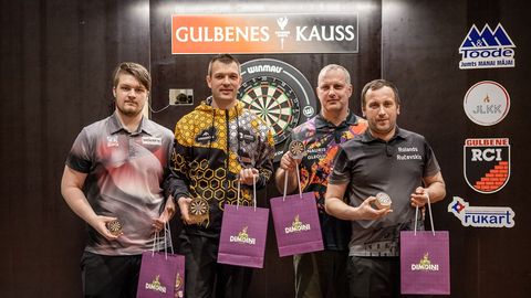 Razma aizstāv titulu, sievietēm jauna uzvarētāja “Gulbenes kausā” šautriņu mešanā