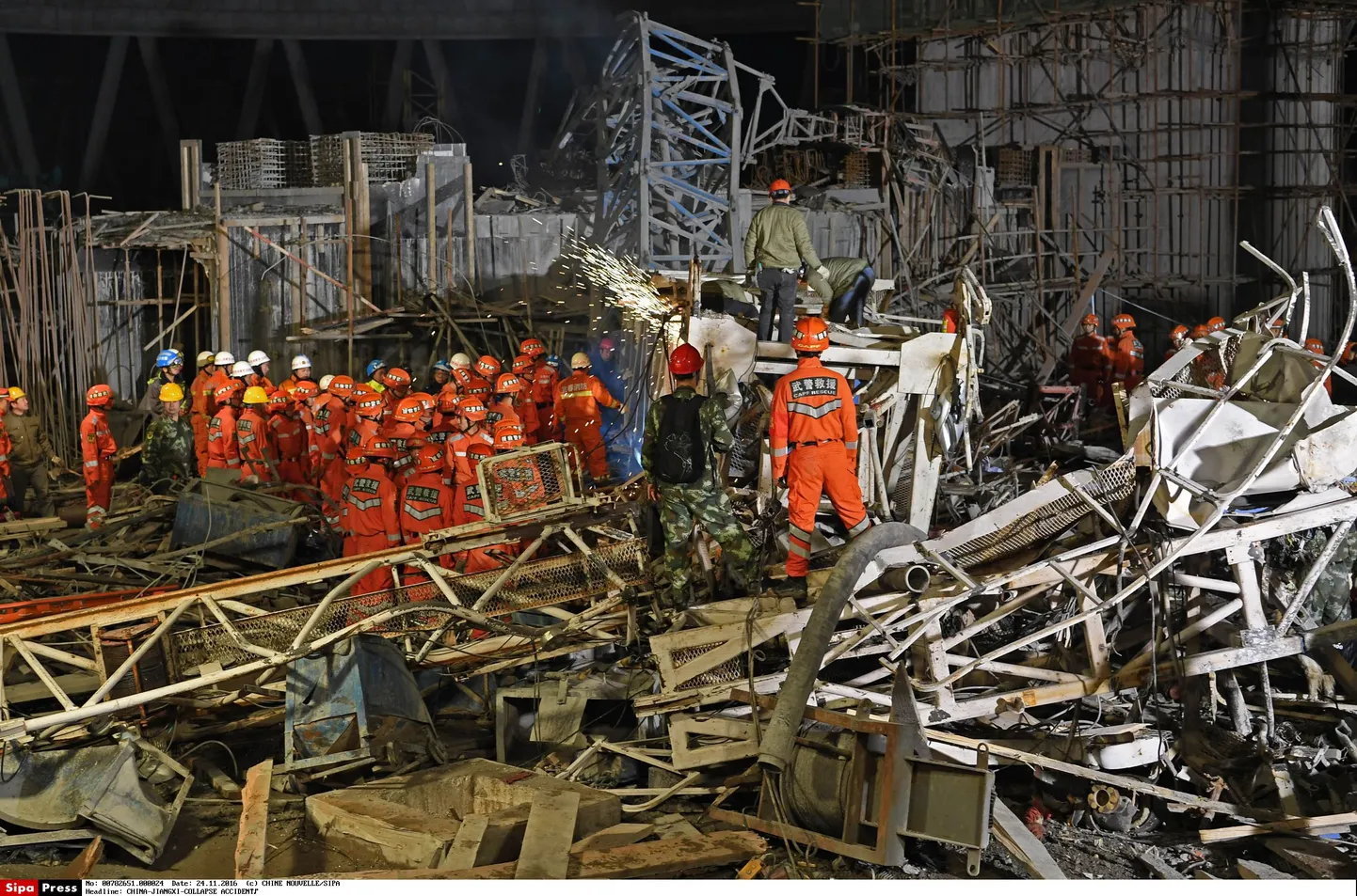 Ehitustööde käigus kokku varisenud kraana Hiinas. Õnnetuses hukkus 67 inimest.
