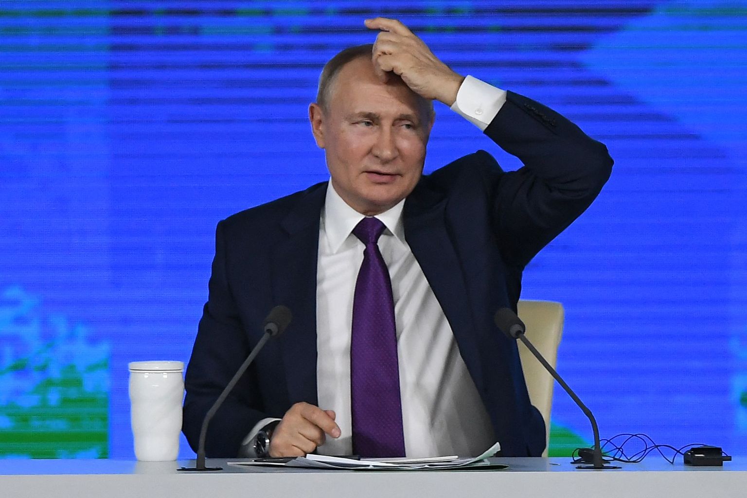 Venemaa president Vladimir Putin žestikuleerimas 23. detsembril Moskvas toimunud suurel aastalõpu pressikonverentsil