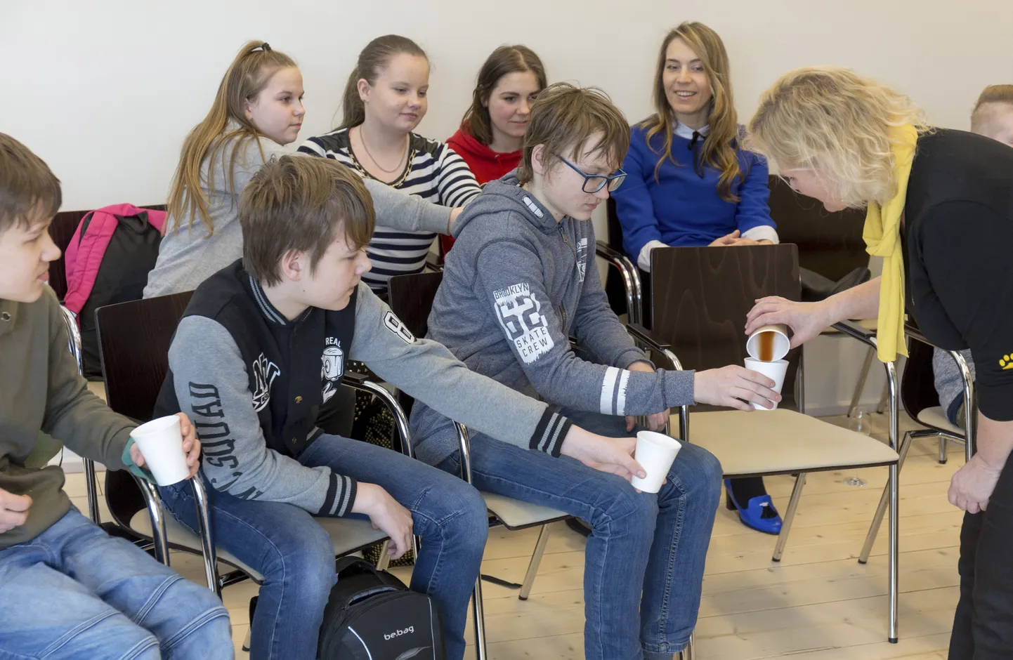 Kes ei tahaks proovida, kuidas maitseb veri. Vähemasti lavaveri, mida lahkesti pakub Vanemuise teatri noortetöö juht Mall Türk.
