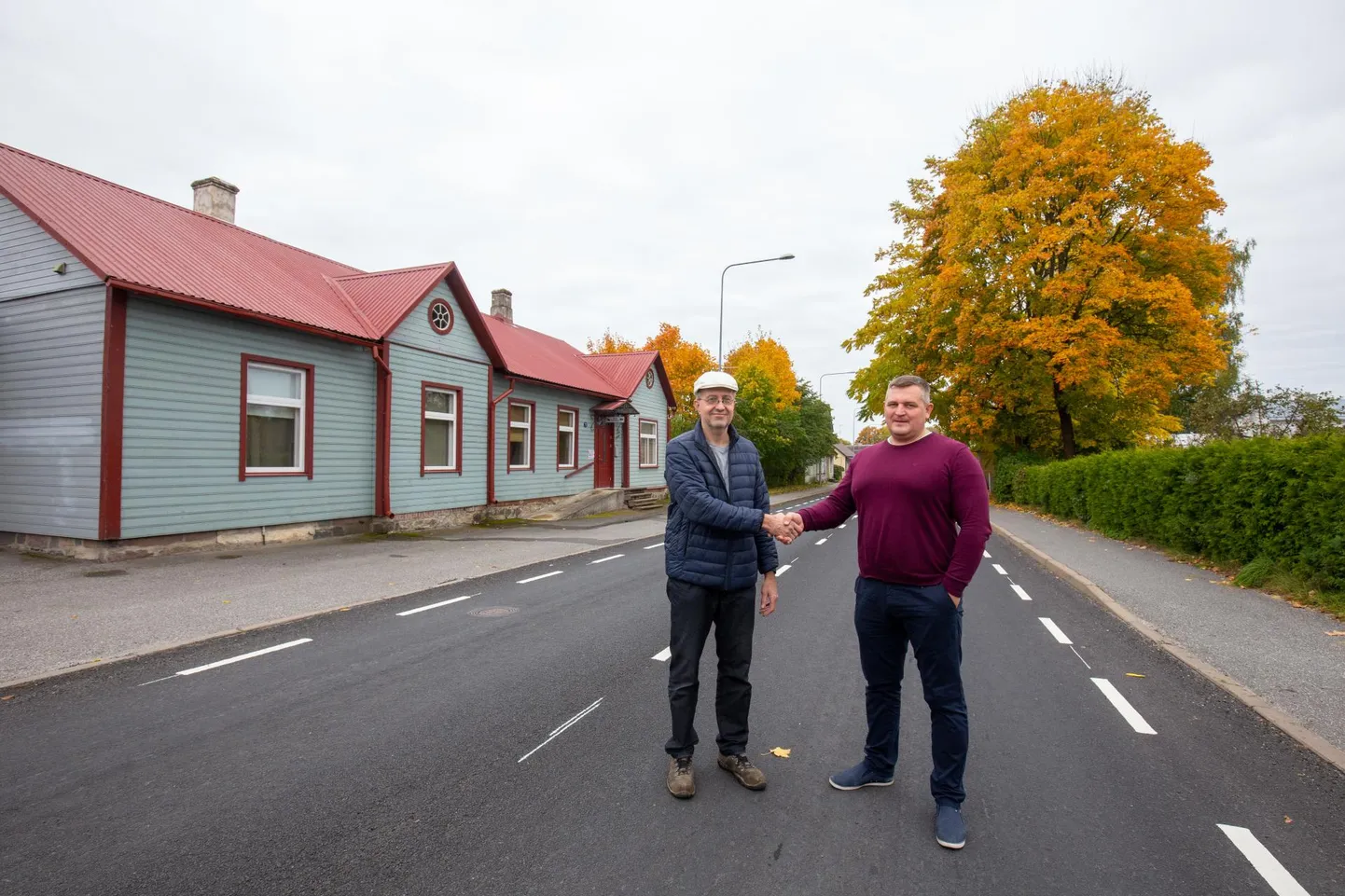 Tervisekoja juhataja Indrek Palu (paremal) ja Vana Postimaja omanik Rein Murik lõid käed ning hakkasid Suure-Jaanis pakkuma spaa ja majutuse paketti.
