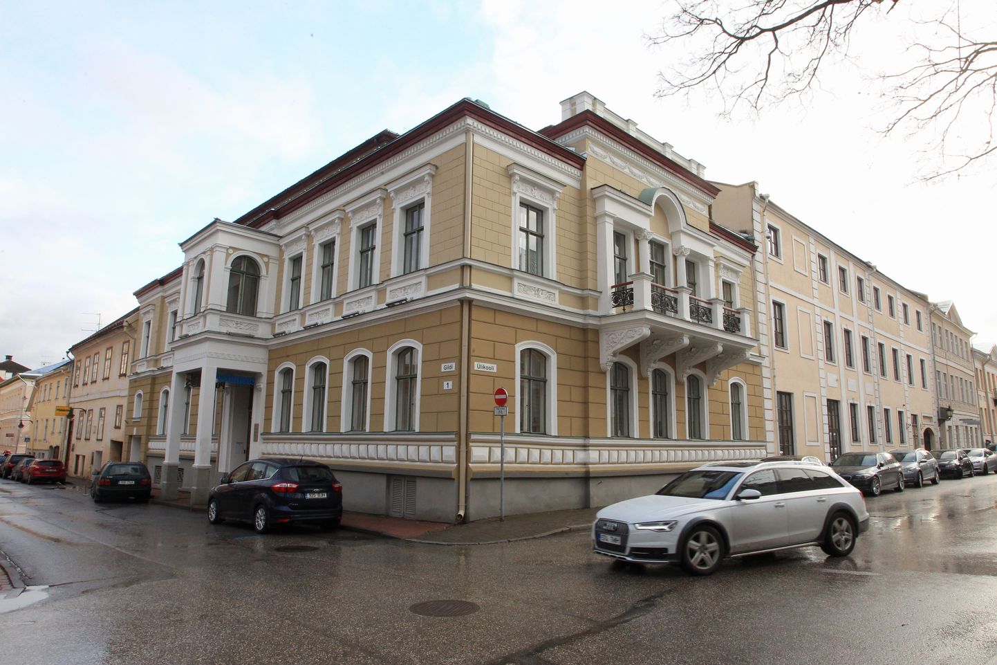 Postimehe ajalooline maja Tartus Gildi tänaval.