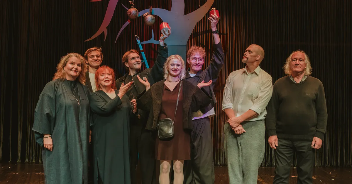 VAATA VÕITJAID ⟩ Ugala teatris jagati uhkelt publikupreemiaid