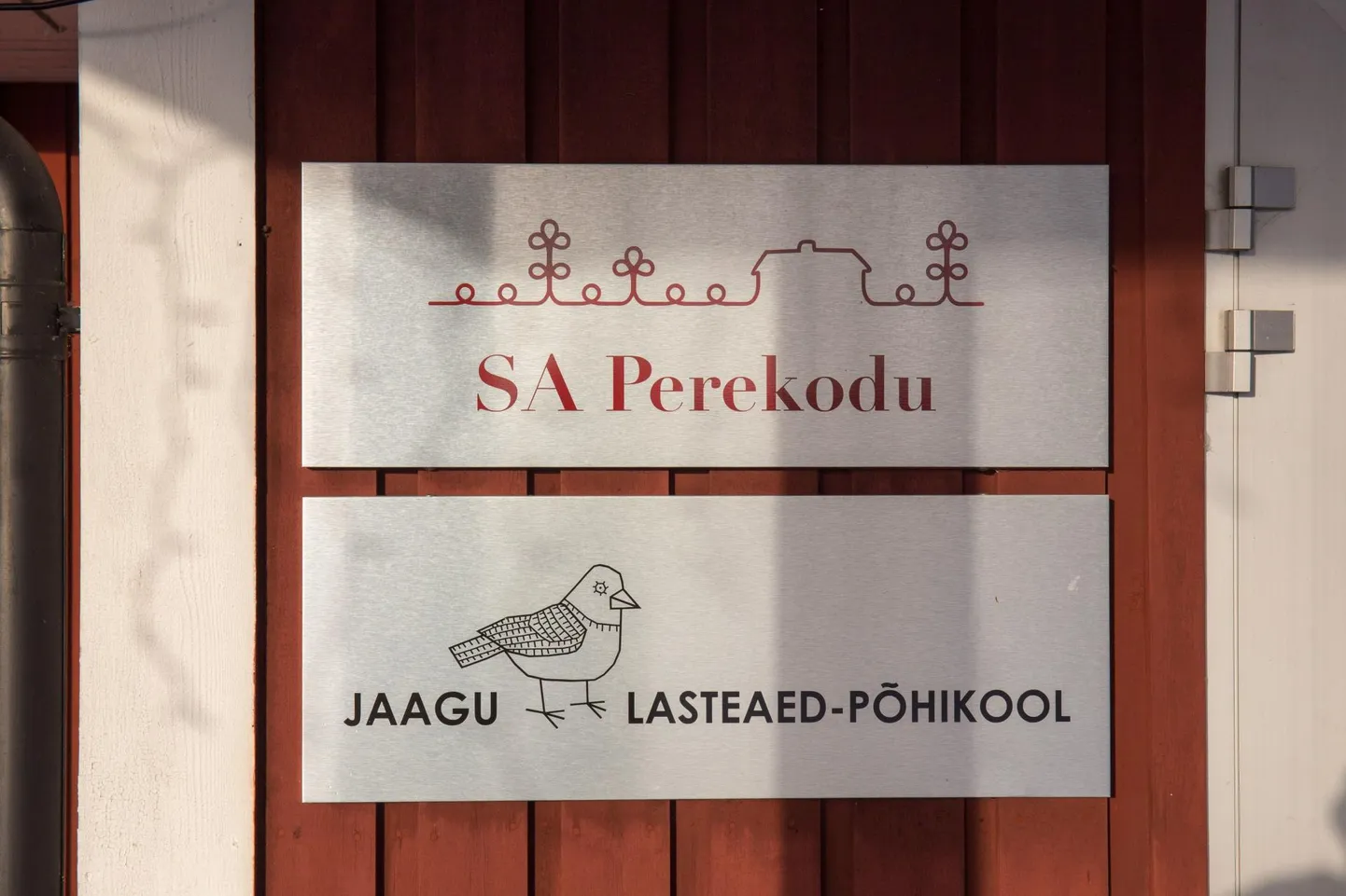 Perekodu maja uks