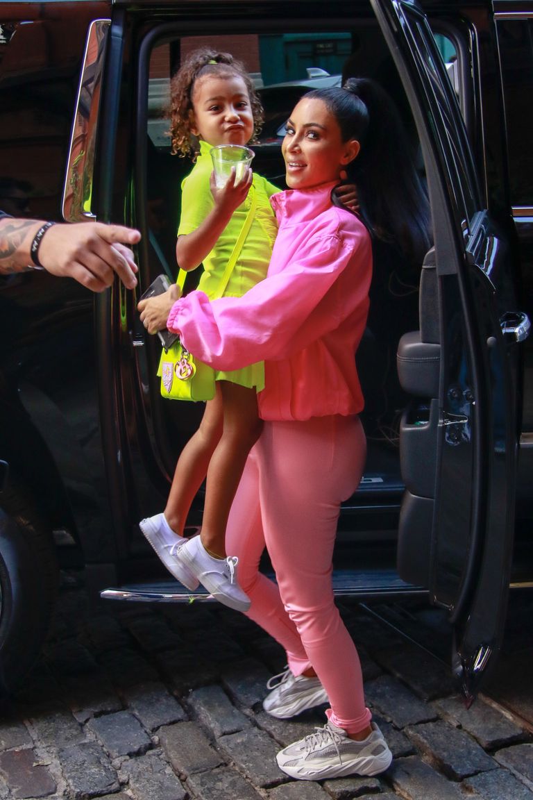 Kim Kardashian ja tütar North West New Yorgis. 2018.