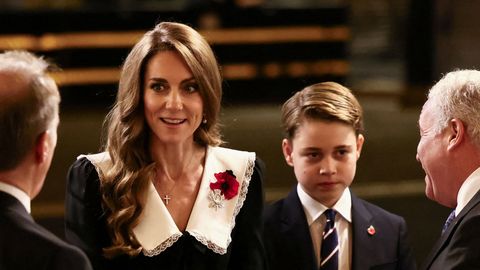 Princis Džordžs izved mammu uz piemiņas koncertu