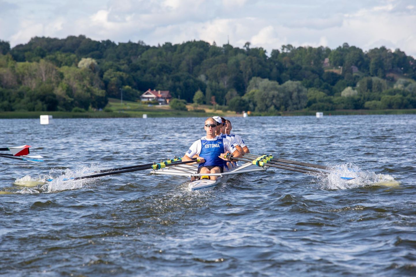 Poolas Poznańis peetud Euroopa meistrivõistlustel jäi Eesti paarisaeruline neljapaat esimesena medalikohast ilma.
Foto on tehtud tänavu Viljandi järvel Eesti meistrivõistlustel.