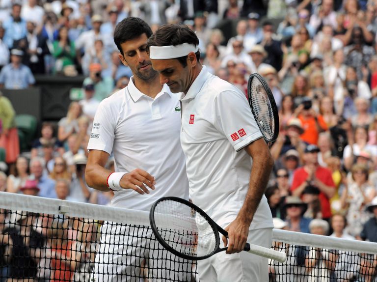 2019 Wimbledoni meeste üksikmängu finaal. Võidukas Djokovic tänab Federeri matši eest.