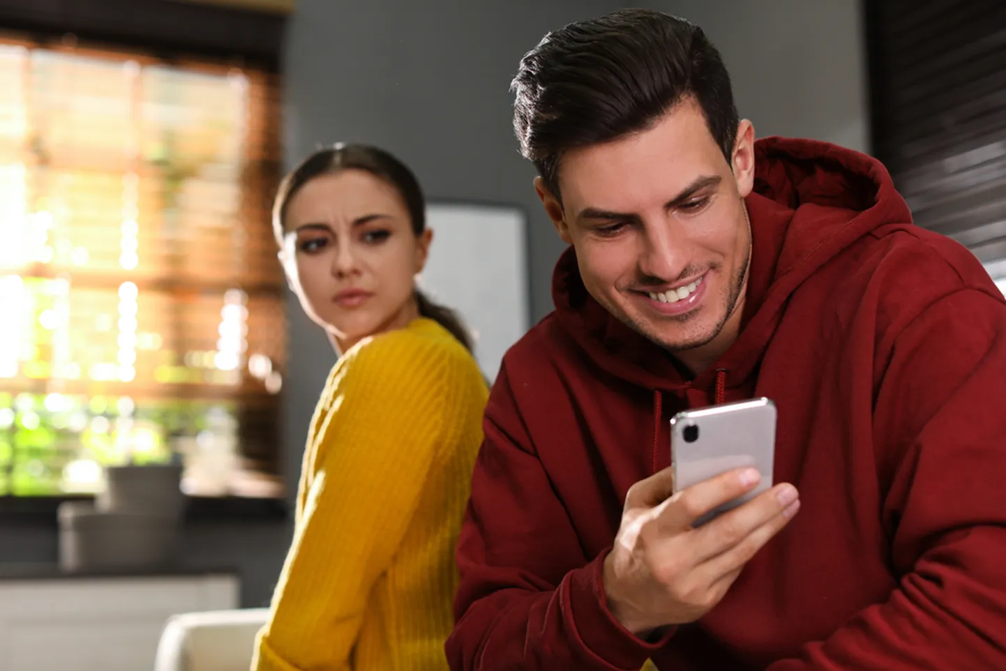 Telefoni ekraani peitmine on üks esimesi petmise tunnuseid