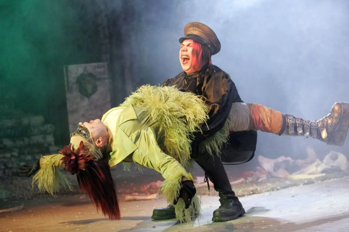 Tissidega mees ja saatan lustimas – Raivo E. Tamm ja Lauri Saatpalu meeldejäävaid rolle näeb VAT Teatri uues muusikalis «The Black Rider» vaid veel kaksteist korda.