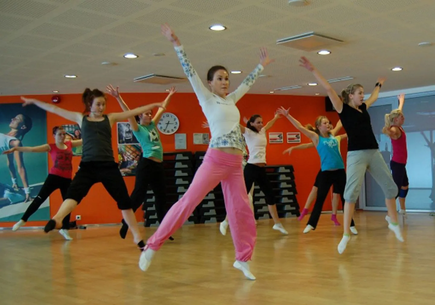 Noored propageerivad läbi tantsu tervislikke eluviise.
