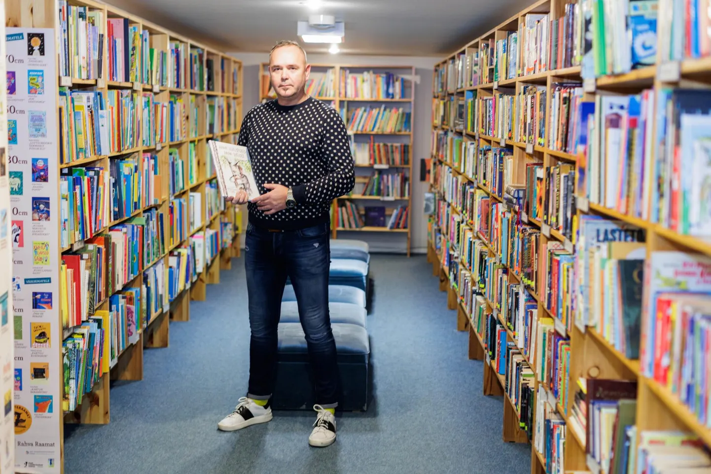 «Loe ette! Põlvamaa loeb!» idee autor ja kirjanik Rainer Rahasepp Põlva keskraamatukogus.