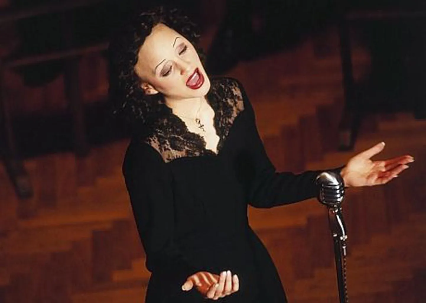 Film "Edith Piaf - Elusse armunud (La Môme)"