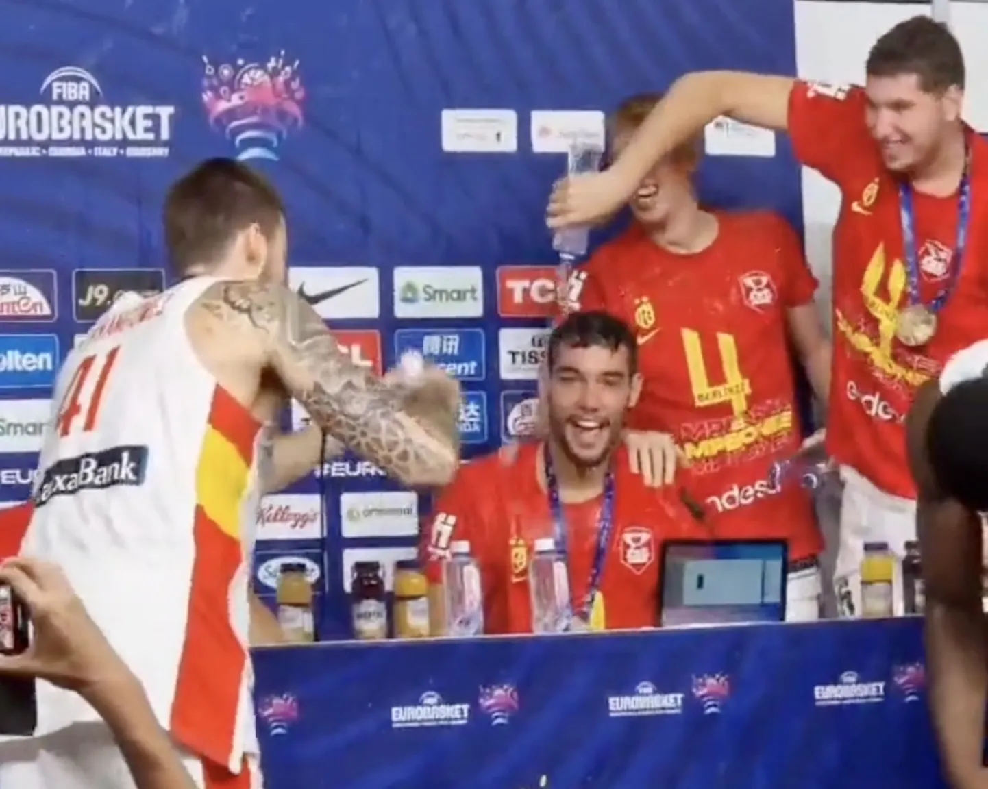 Hispaania koondise pressikonverents EM-tiitli võitmise järel.