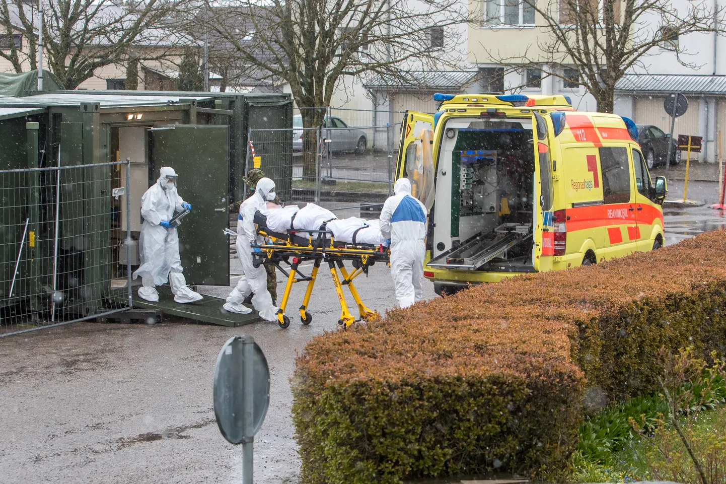 KURESSAARE HAIGLAS avati eelmisel nädalal esmakordselt pärast maikuud osakond COVID-19 haigetele. Kevadel oli saarlaste haigla koroonahaigeid täis ja osa viidi reanimobiilidega mandrile.