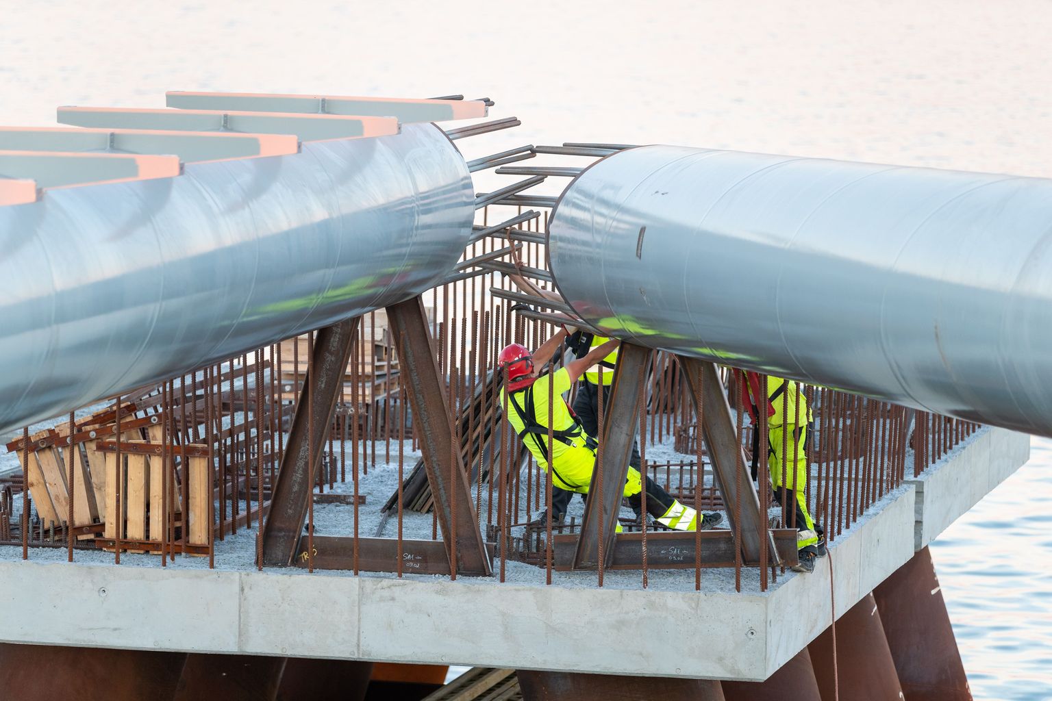 Работы по строительству портовой инфраструктуры терминала LNG в Палдиски ведутся в открытом море.