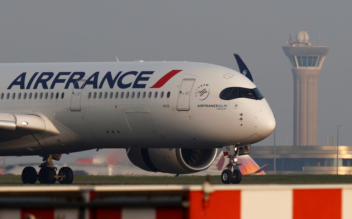 Air France’i lennuk Pariisi Charles de Gaulle'i lennujaamas. Täna sealt Moskvasse suunduma pidanud lend jäi ära.