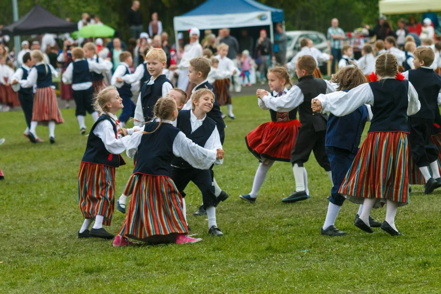 Valgamaa laulu- ja tantsupidu.