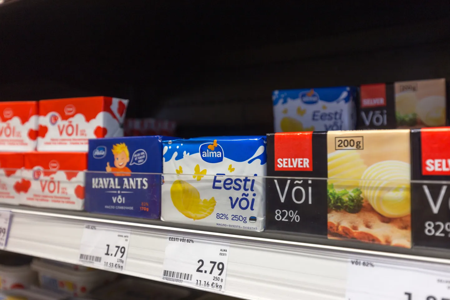Võipakid kaupluseriiulil.
