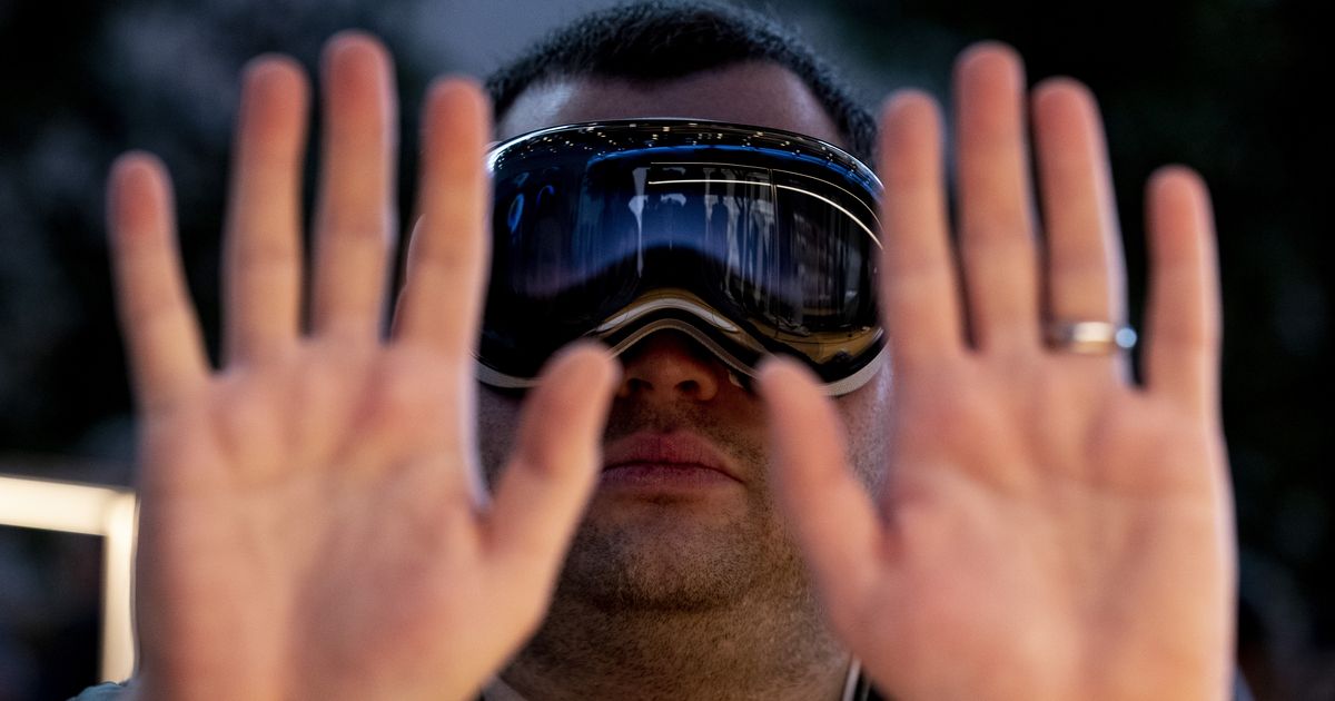 VIDEOD ⟩ Apple´i virtuaalprillid on toonud tänavatele veidralt käituvad inimesed