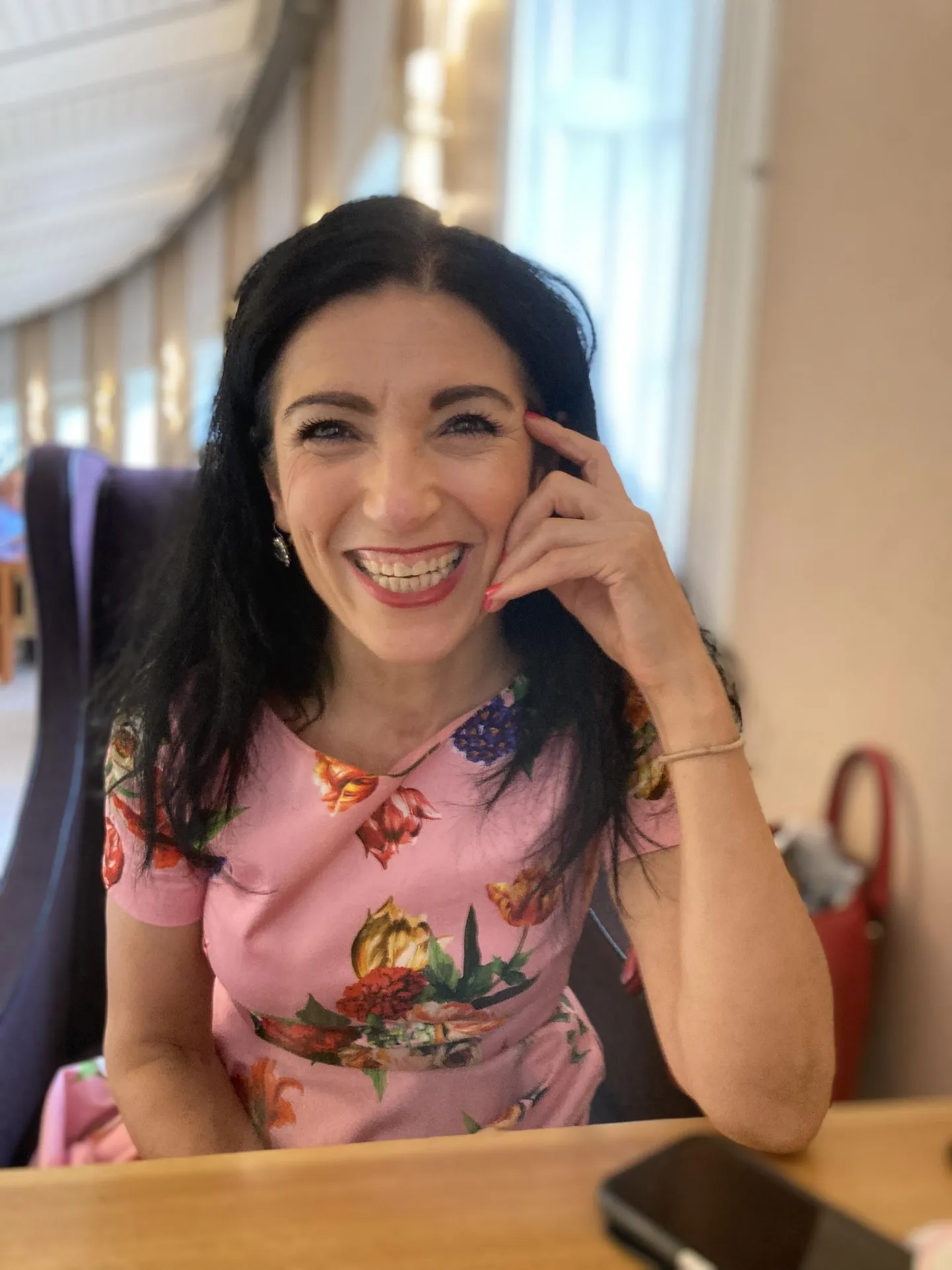 Amineh Kakabaveh plaanib luua uue ühiskondliku liikumise, mis ühendaks neid, kes on naiste õiguste, keskkonna ja rahu poolt ning sõja ja tuumarelvade vastu.
