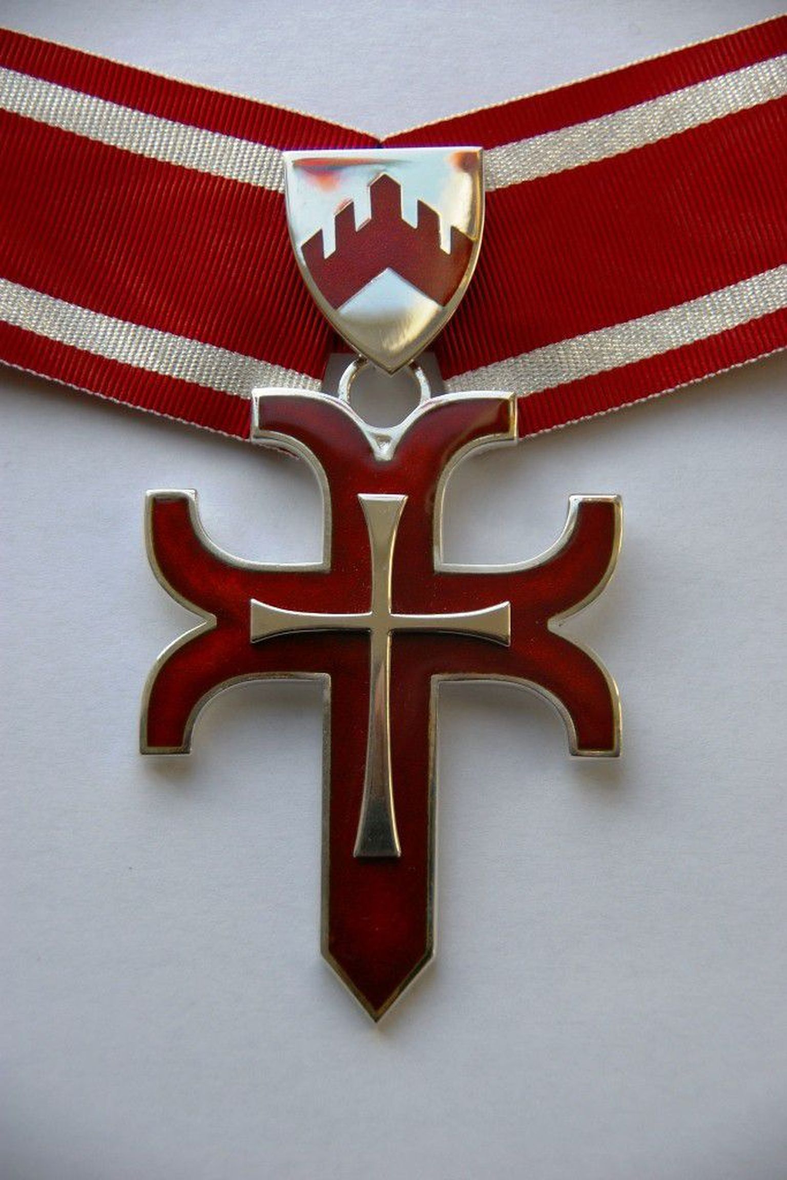 Priit Herodese kujundatud Buxhoevedeni Risti aumärk.