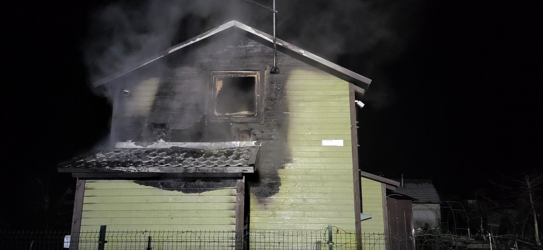 Пострадавший от пожара частный дом в нарвском городском районе Кулгу.