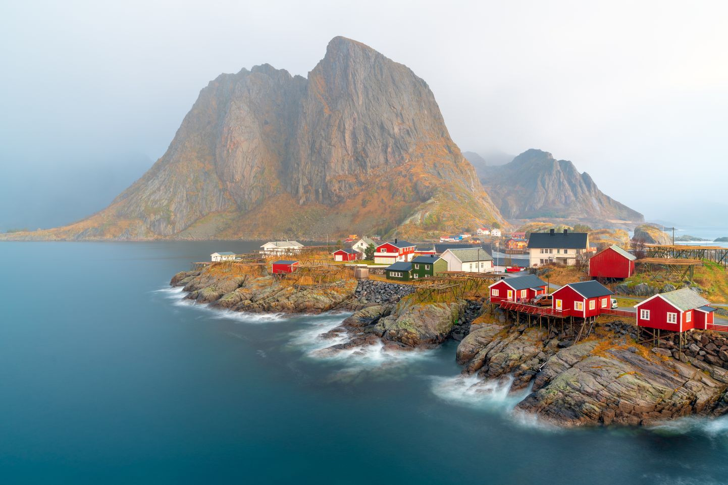 Majad mere ääres Norra Lofootide saarestikus