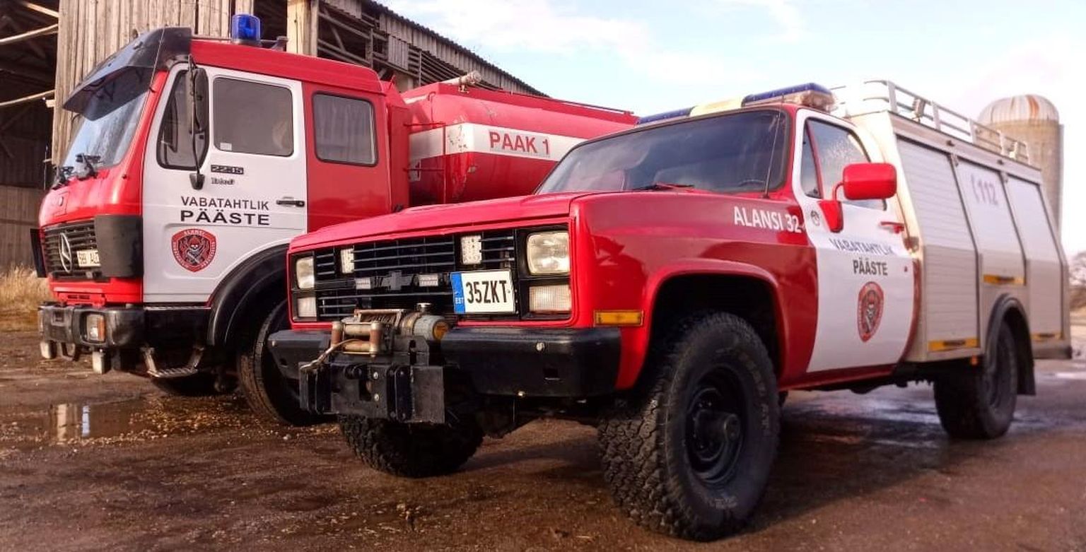 Спасатели-добровольцы Аланси в течение 600 часов перестроили Chevrolet 39 в спасательную машину.