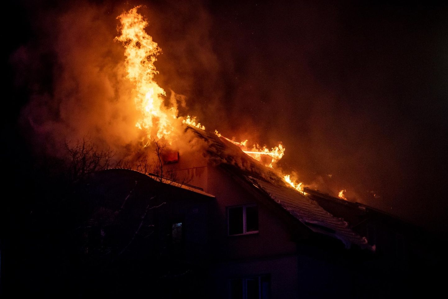 Vinni vallas põles elumaja. Põlenud hoones oli ka hukkunu. Foto on illustratiivne.