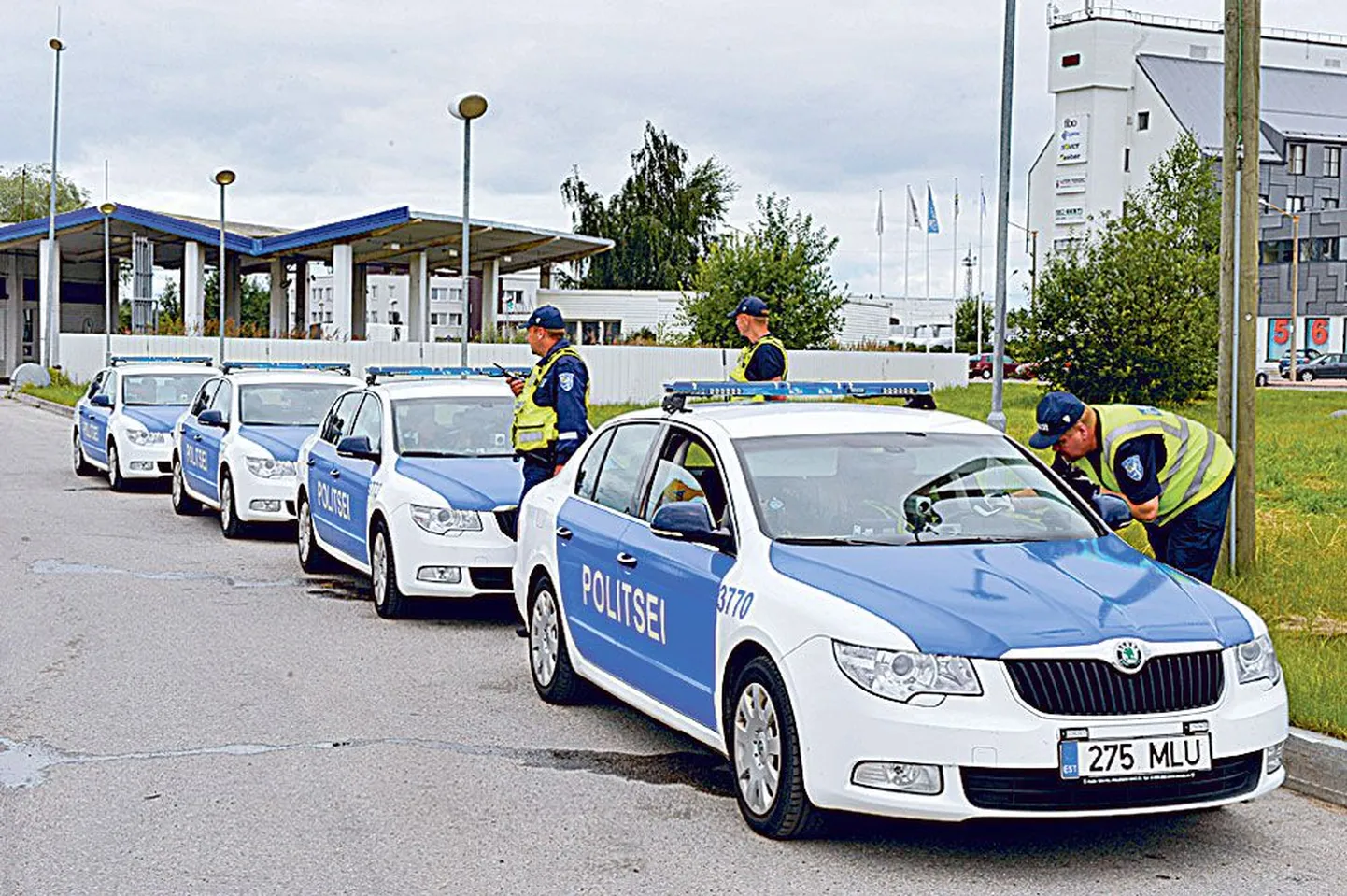 Полицейские автомобили.